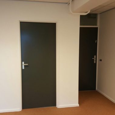 Schilder in Elburg voor kwaliteit - Schilderwerken Joeri de deuren weer helemaal up to date