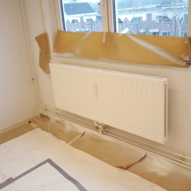 Schilder in Elburg voor kwaliteit - Schilderwerken Joeri ook de radiatoren weer perfect in kleur gespoten