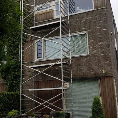 Schilder in Elburg voor kwaliteit - Schilderwerken Joeri huis met stelling